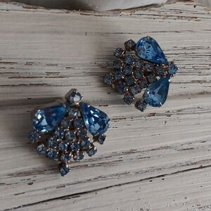 La Rel Clip-on Earrings Vtg 1950s Blue sparkly rhinestone signed Hollywood Glam